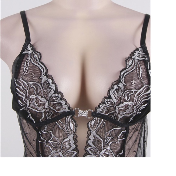 Black lace sexy chemise and panties - Picture 5 of 9